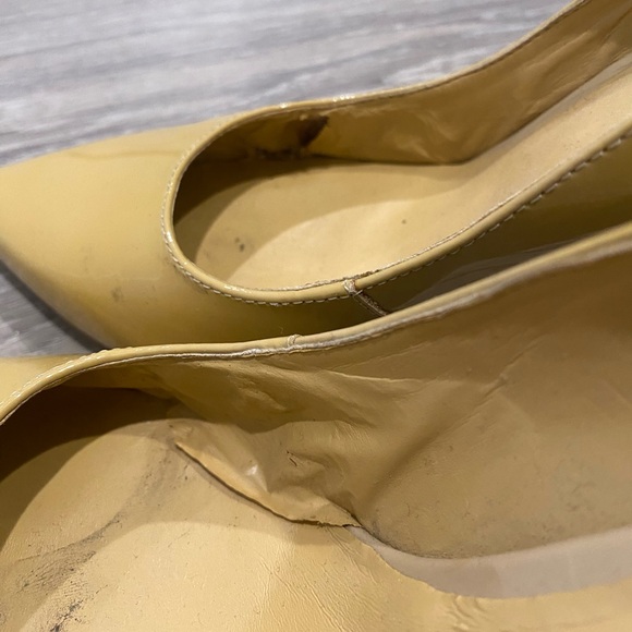 Neutral/nude color patent pumps size 6.5. - Picture 4 of 8